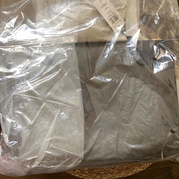 Coach Zip Top Tote Signature Canvas - Picture 4 of 5